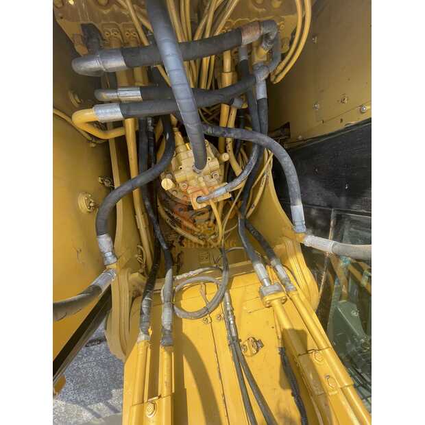 2024 Caterpillar 320D-44401863