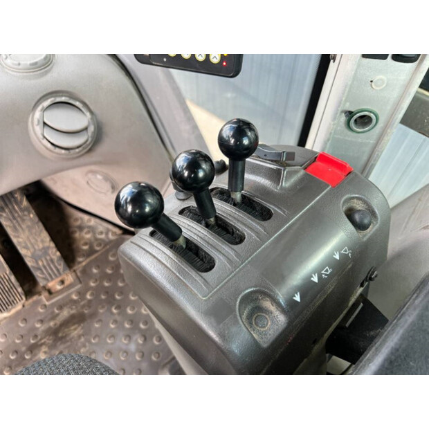 2011 Volvo L90F-44403010