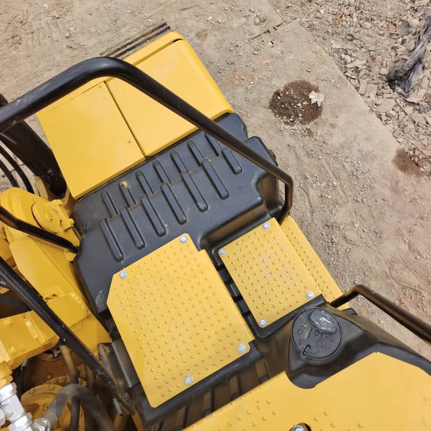 2023 كاتربيلر 330GC-44403068