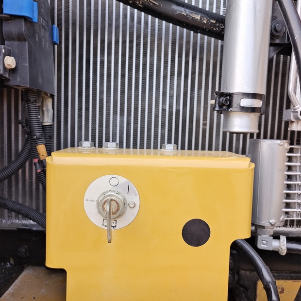 2023 Caterpillar 330GC-44403076