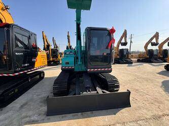 صورة ل حفارات 2024 كوبيلكو SK75