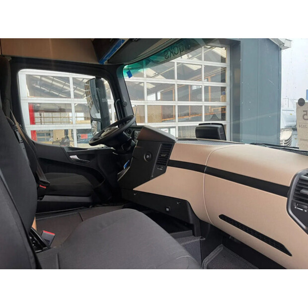 2025 Mercedes-Benz Actros 2045-44403847