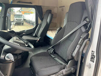 2025-mercedes-benz-actros-3348-1396296-44404222