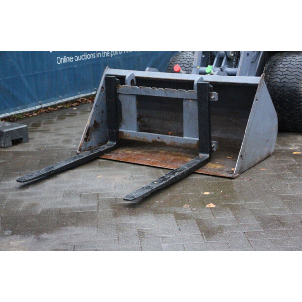 2021 Eurotrac W11-ME-44405293