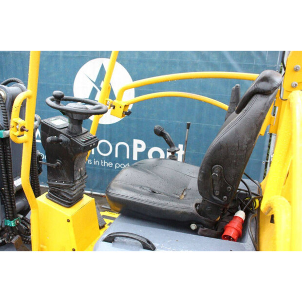 2021 Eurotrac W11-ME-44405311