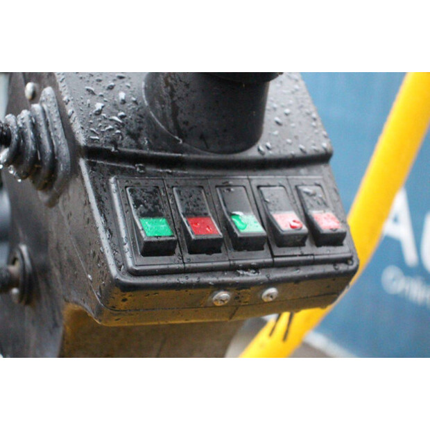 2021 Eurotrac W11-ME-44405316