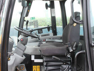 2022-jcb-tm220-44405576