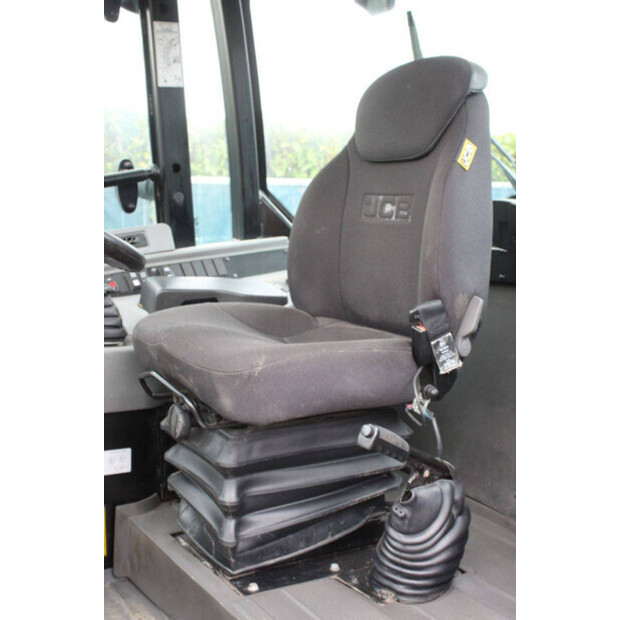 2022 جيه سي بي TM220-44405577