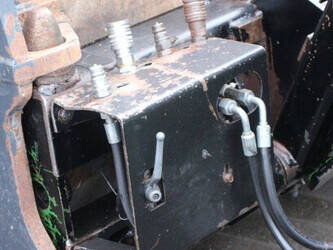 2005-john-deere-3800-44405770