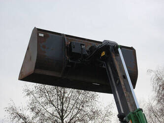 2005-john-deere-3800-44405817