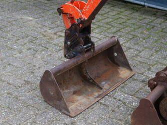 2010-kubota-k008-3-1396359-44406539