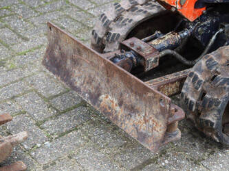 2010-kubota-k008-3-1396359-44406543