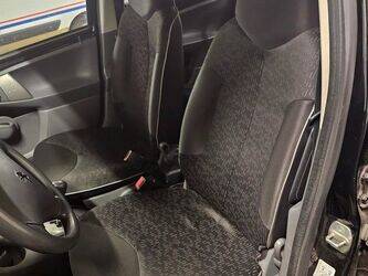 2011-peugeot-107-1396757-44427452