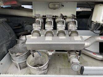 2006-renault-premium-1396766-44427710