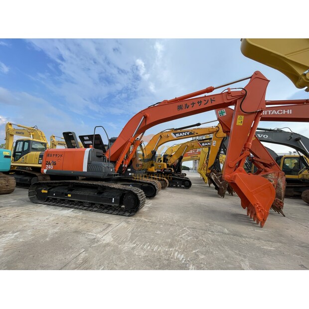 2022 Hitachi ZX240-44429367
