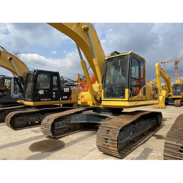 2023 كوماتسو PC240-8-44429379