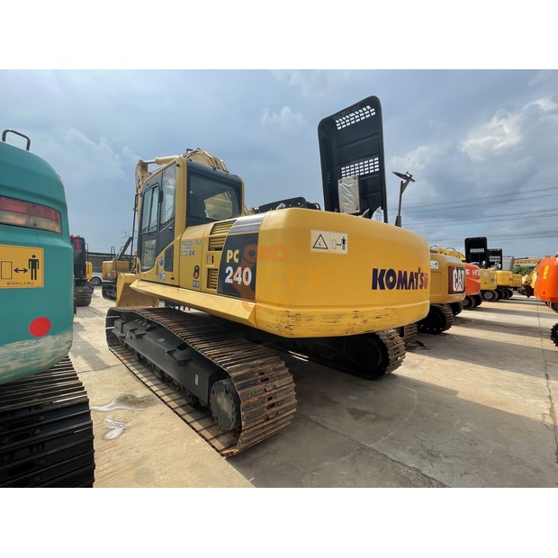 2023 كوماتسو PC240-8-44429380