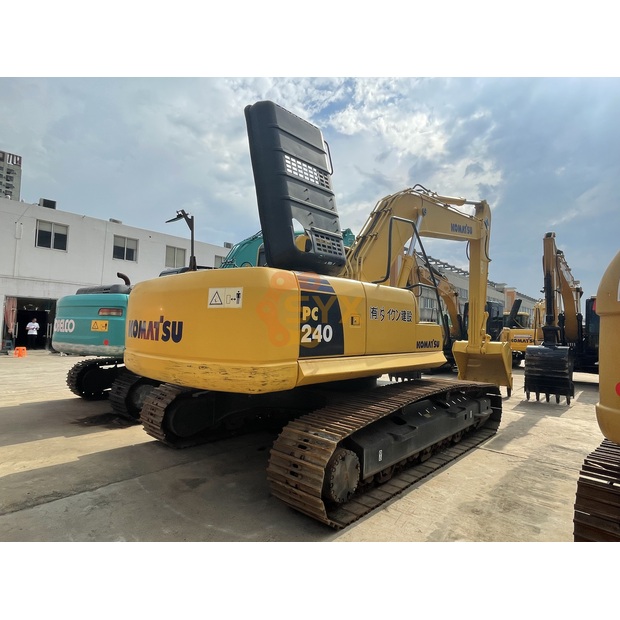2023 كوماتسو PC240-8-44429381