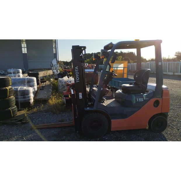 2005 تويوتا 02-8FD15-44429384