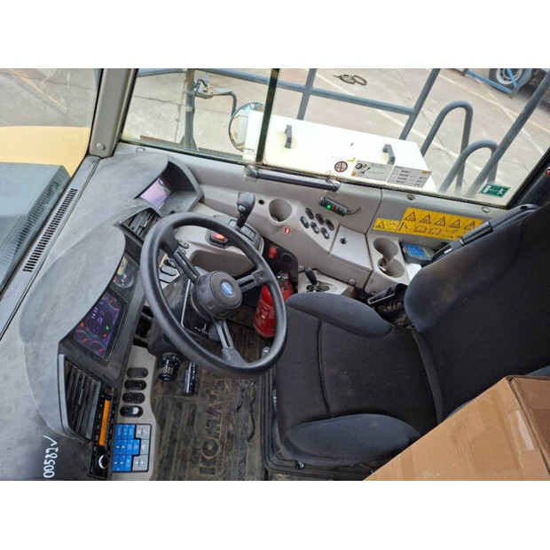 2015 كوماتسو HM300-3-44429450