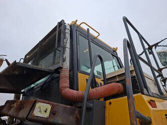 2015-komatsu-hm300-3-1396804-44429455