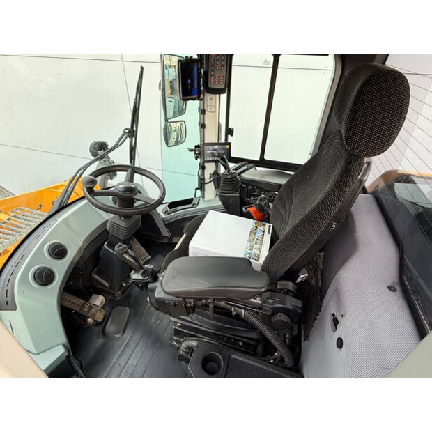 2020 Liebherr L566-44429688