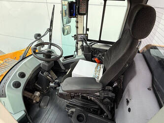 2020-liebherr-l566-44429688