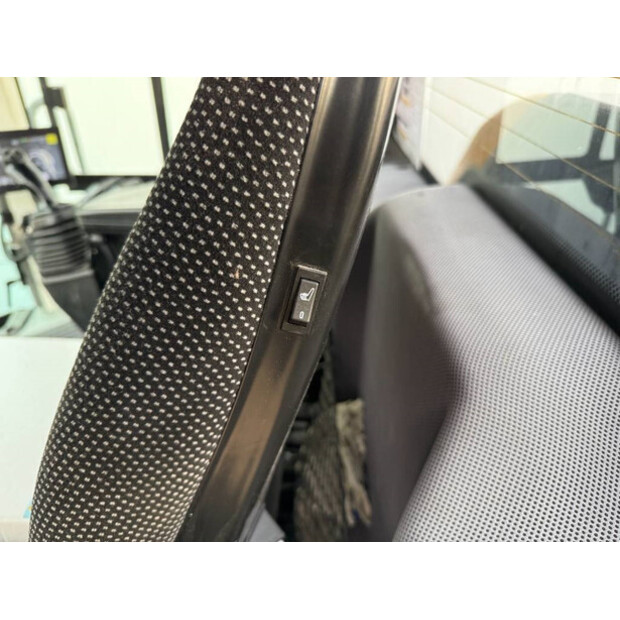 2020 Liebherr L566-44429695