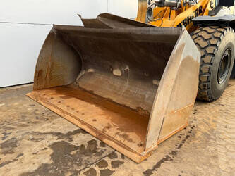 2020-liebherr-l566-44429697