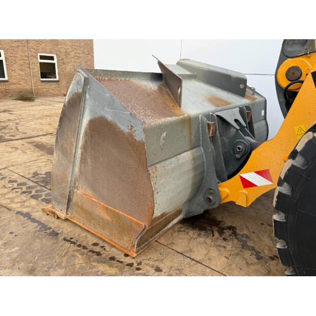 2020 Liebherr L566-44429698