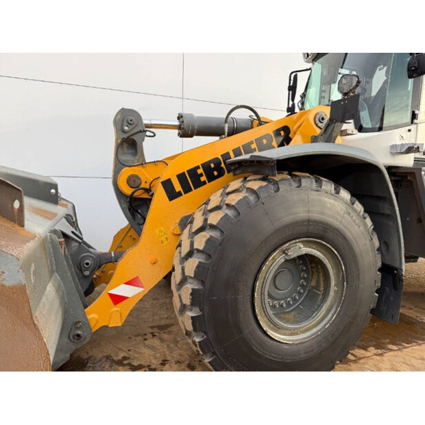2020 Liebherr L566-44429702