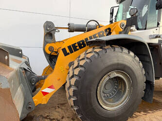 2020-liebherr-l566-44429702