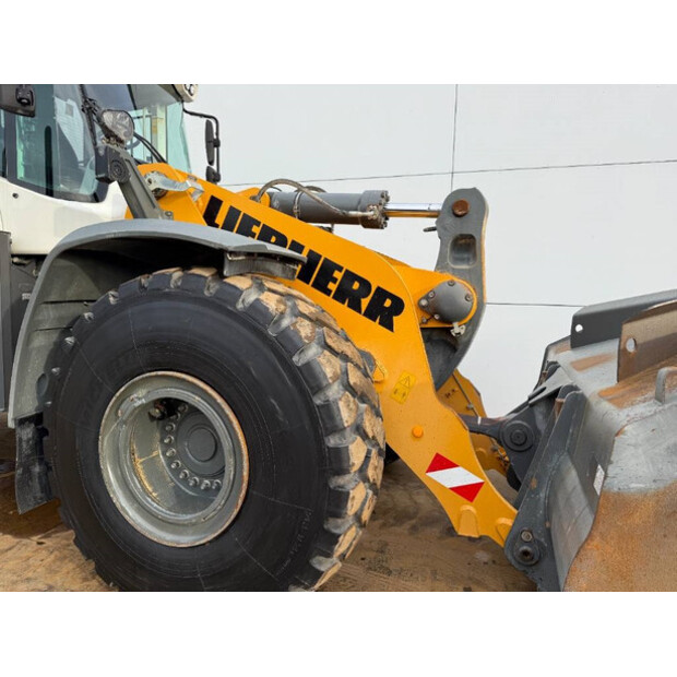 2020 Liebherr L566-44429703
