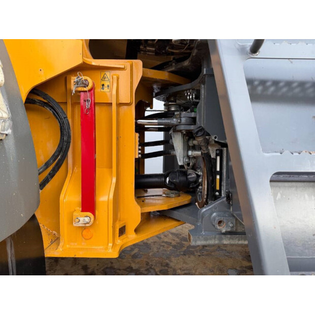 2020 Liebherr L566-44429704