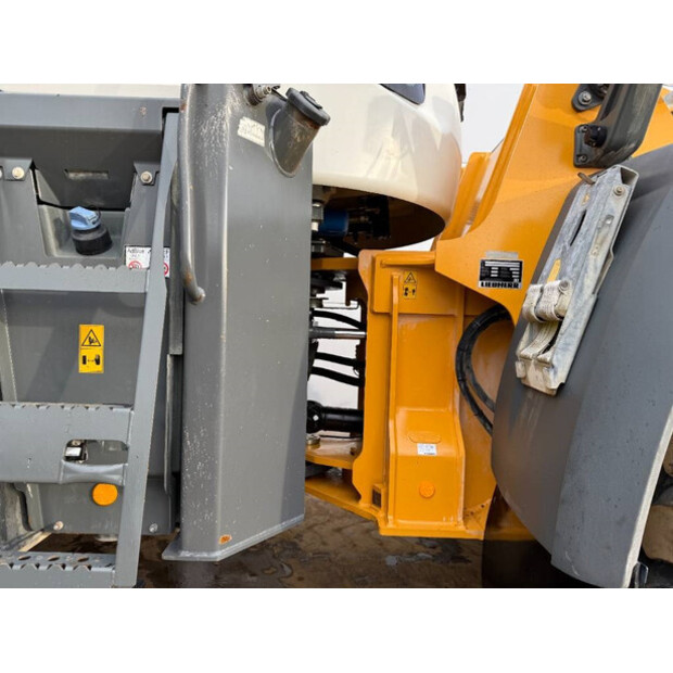 2020 Liebherr L566-44429705