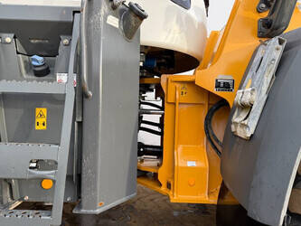 2020-liebherr-l566-44429705