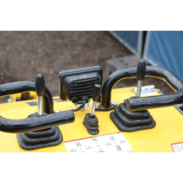 2023 سكيدستر EG360-44429900