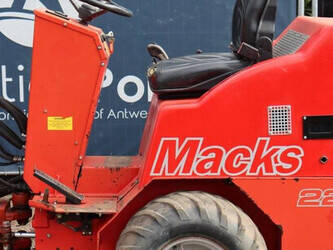 2009-macks-227-1396826-44430261