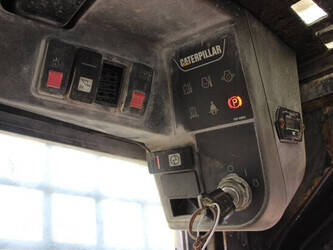 caterpillar-247b-1396829-44430352