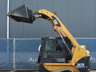 caterpillar-247b-1396829-44430355