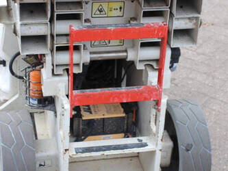 2016-jlg-2032es-1396862-44431319