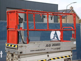 2006-jlg-2030es-1396864-44431362