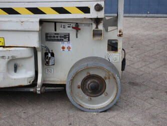 2006-jlg-2030es-1396864-44431364