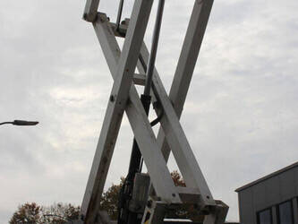 2006-jlg-2030es-1396864-44431380