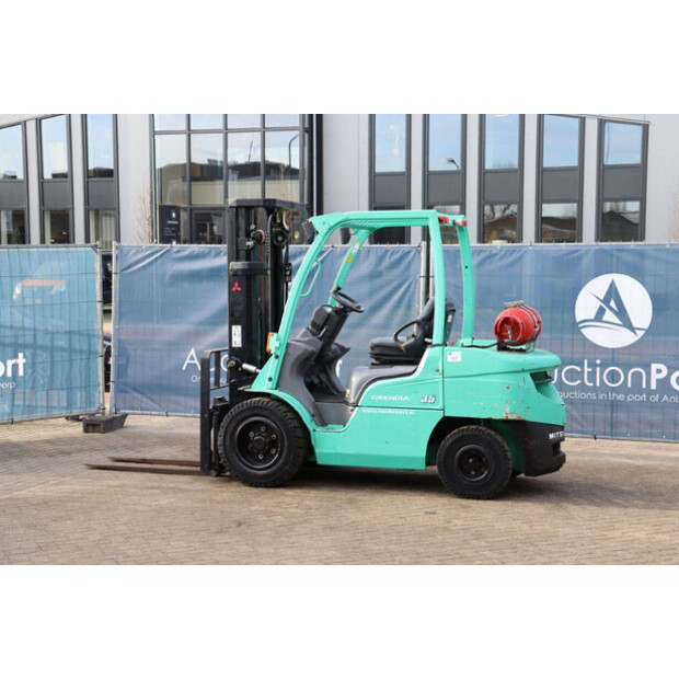 2010 MITSUBISHI FG35N-44431642