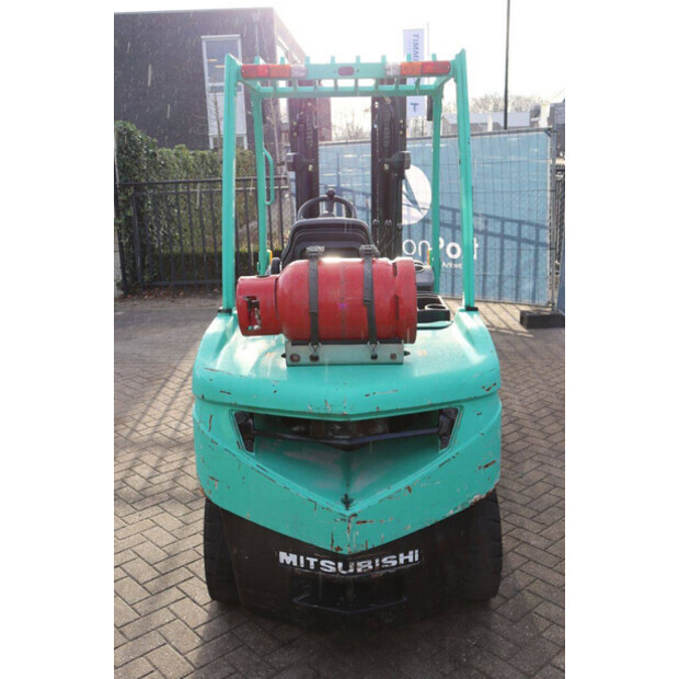 2010 MITSUBISHI FG35N-44431644