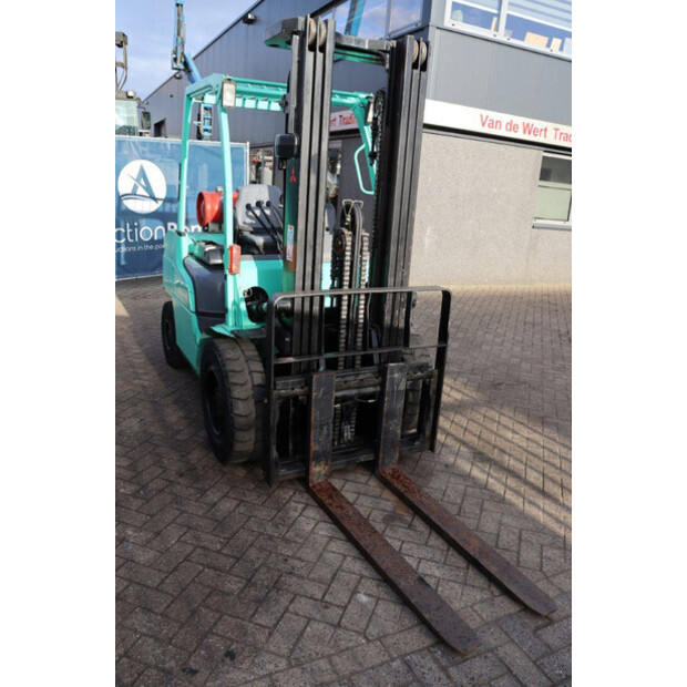 2010 MITSUBISHI FG35N-44431646