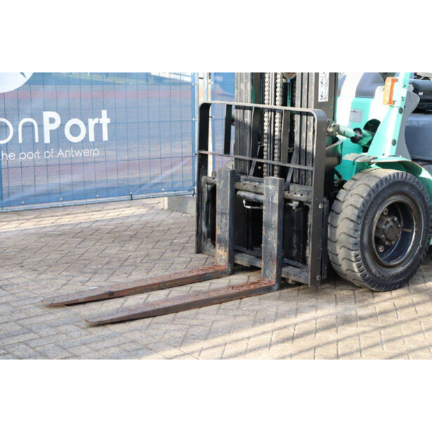 2010 MITSUBISHI FG35N-44431649