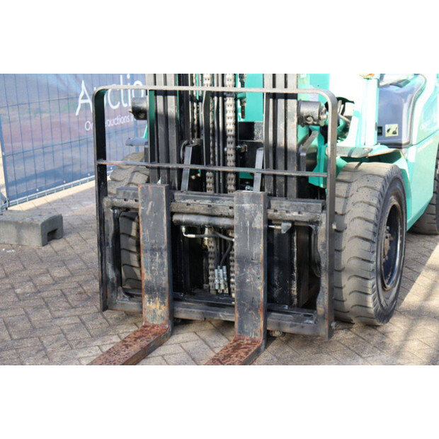 2010 MITSUBISHI FG35N-44431650