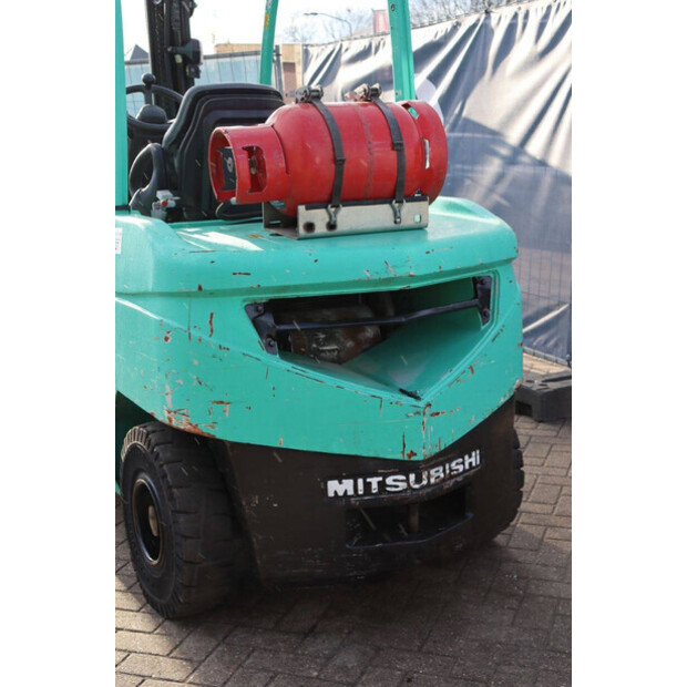 2010 MITSUBISHI FG35N-44431660